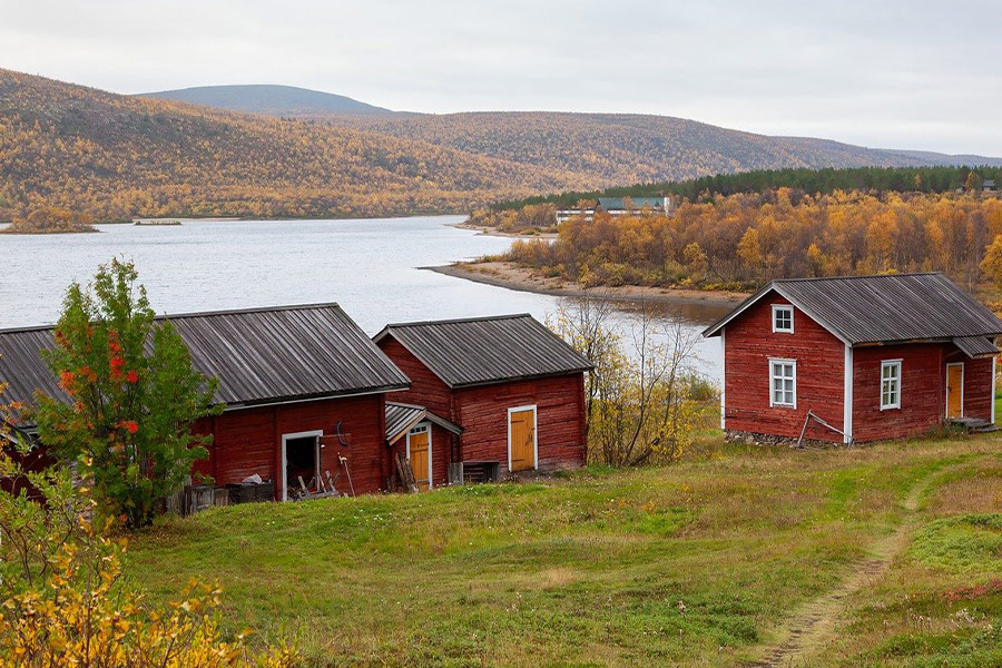 Cabins by the mountain and lake