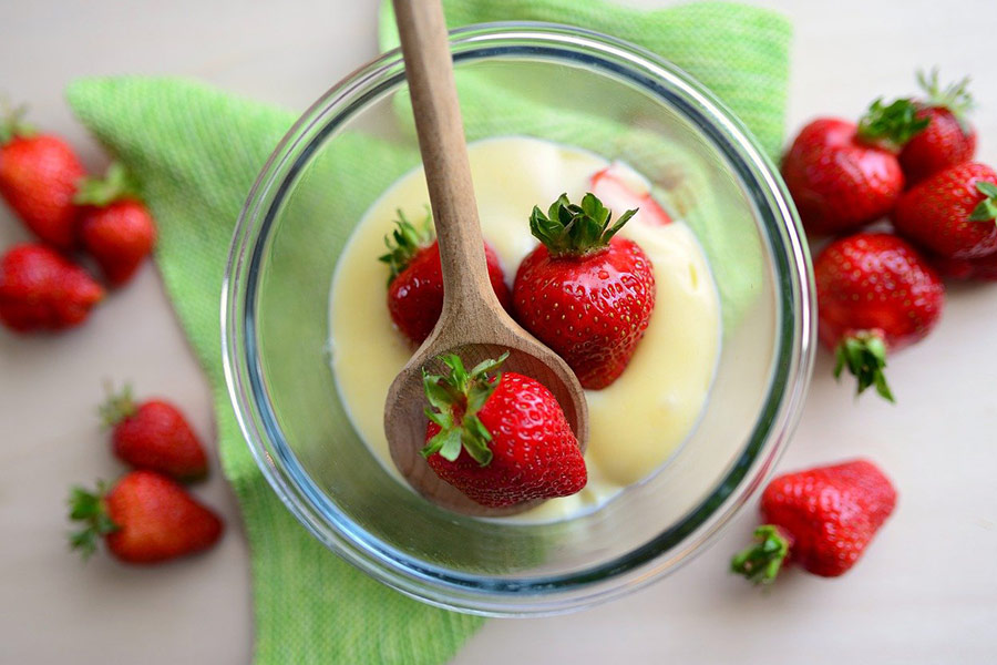 Fruit berry strawberries