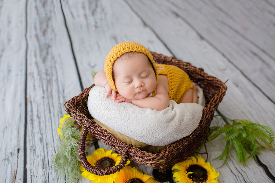 Newborn yellow outffit
