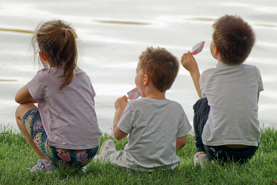 Children eating ice cream