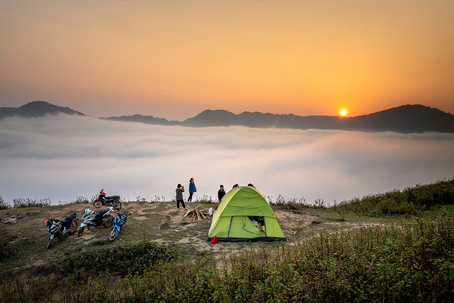Camping tent overlooking sea of clouds