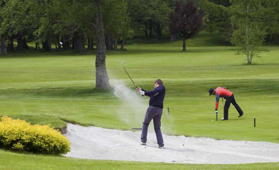 Golfing jigsaw puzzle