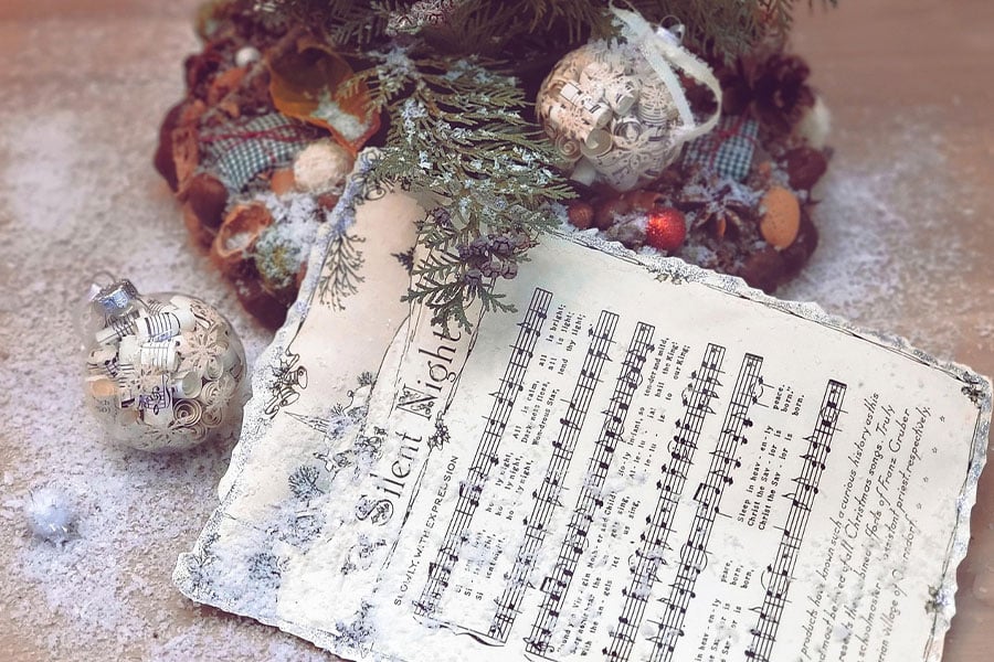 Christmas motif music sheet