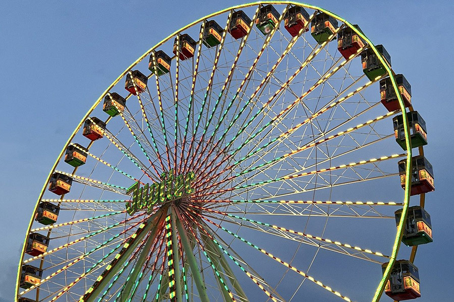 Riesenrad einer Industriemesse