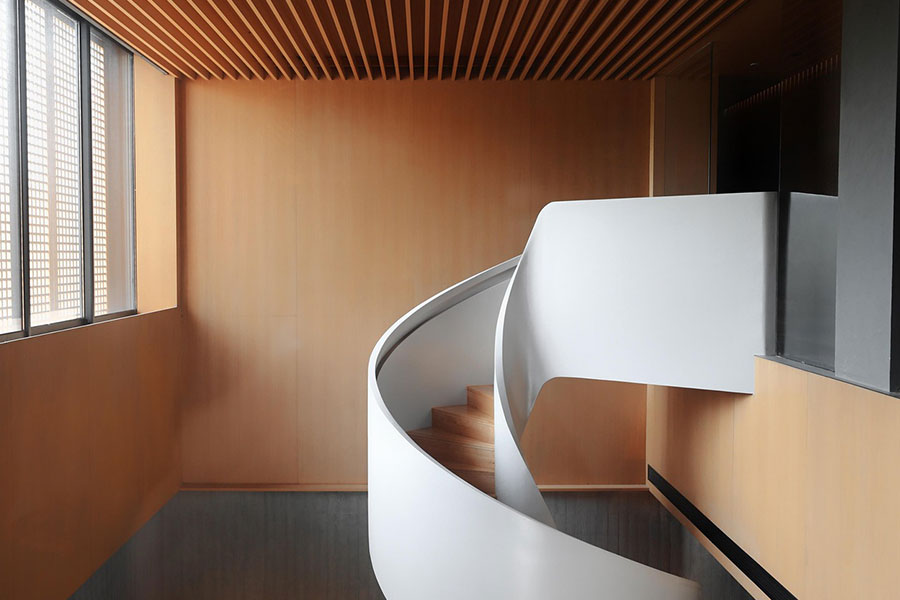 Modern sculptural spiral staircase