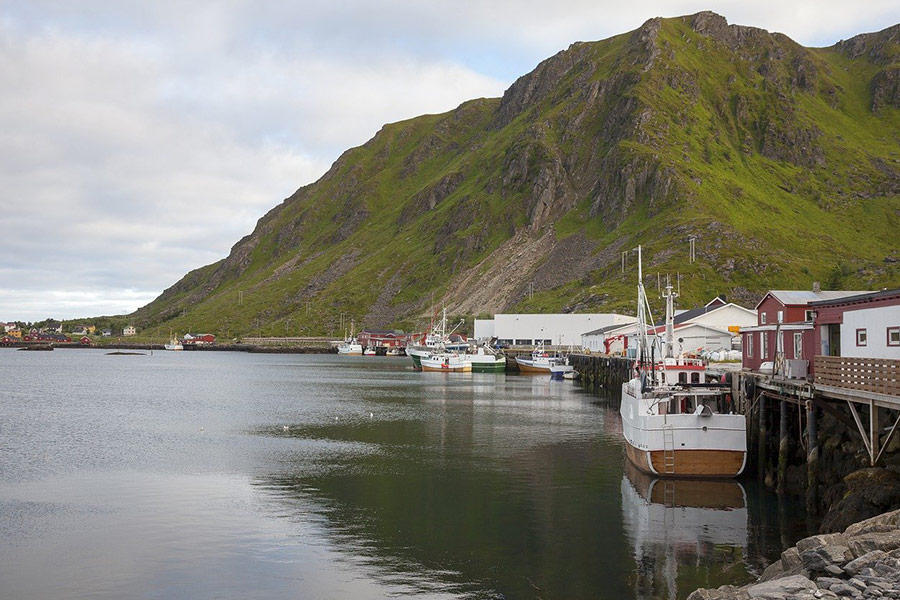 Paesaggio del molo della barca sul mare