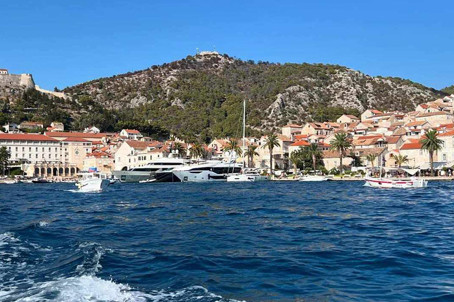 Grotta azzurra Hvar Croazia zona