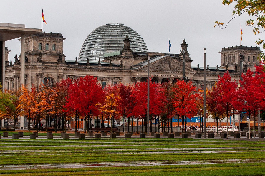 Huizen van parlementsgebouw koepel herfst