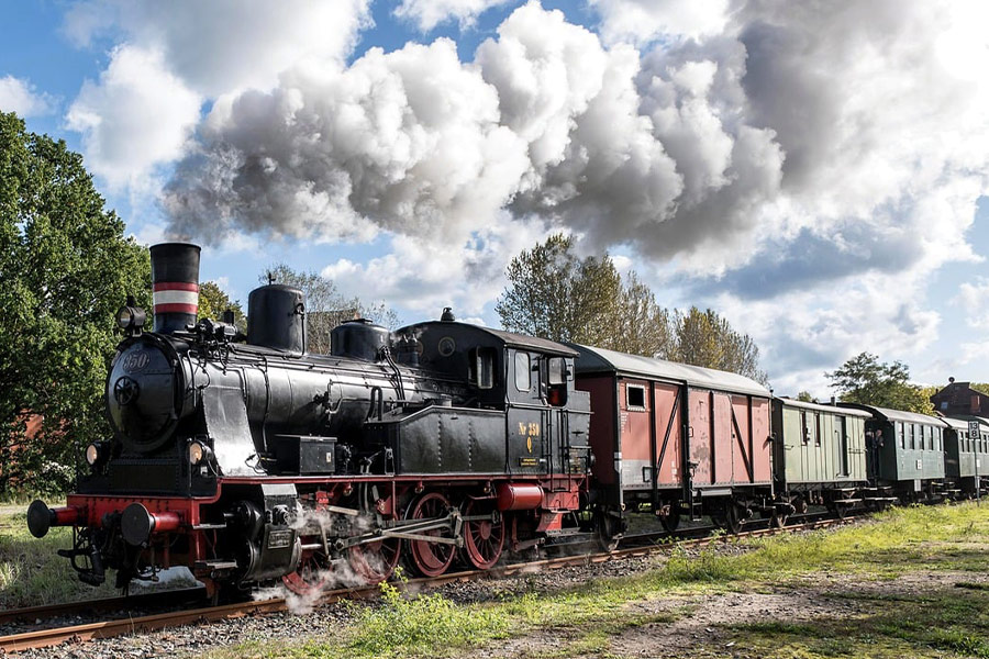 Dampflokomotive auf der Eisenbahnstrecke
