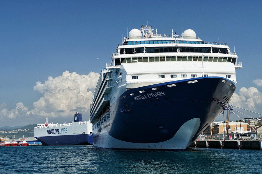 Riesiger Schiffshafen