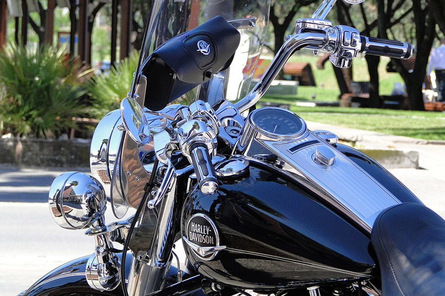 Straßenmotor schwarzes Motorrad