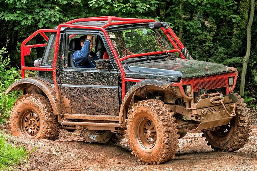 Geländewagen mit Motor