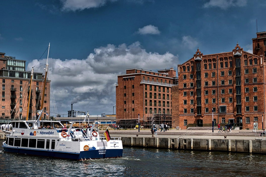 Bootschip en gebouwen