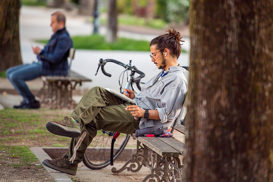 Zwei Männer entspannen