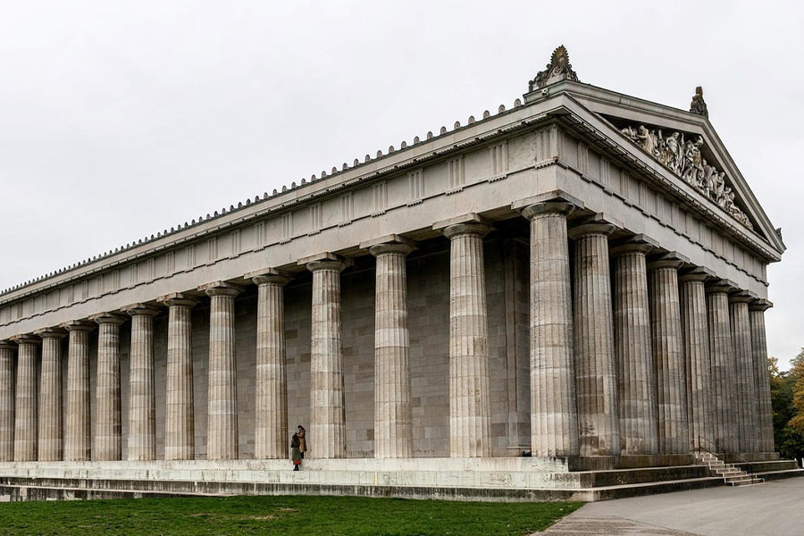 Denkmal für die Säulen des Gebäudes