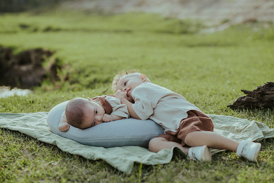 Zwei liebevolle Brüder