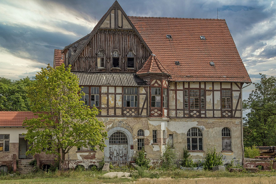 Ruinen eines alten Hauses Bild