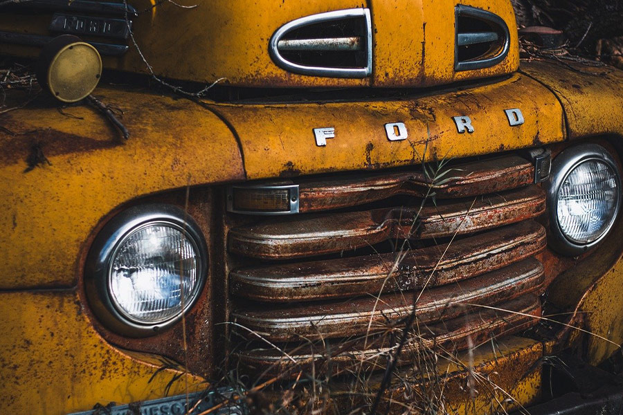 Verlassenes Ford-Auto