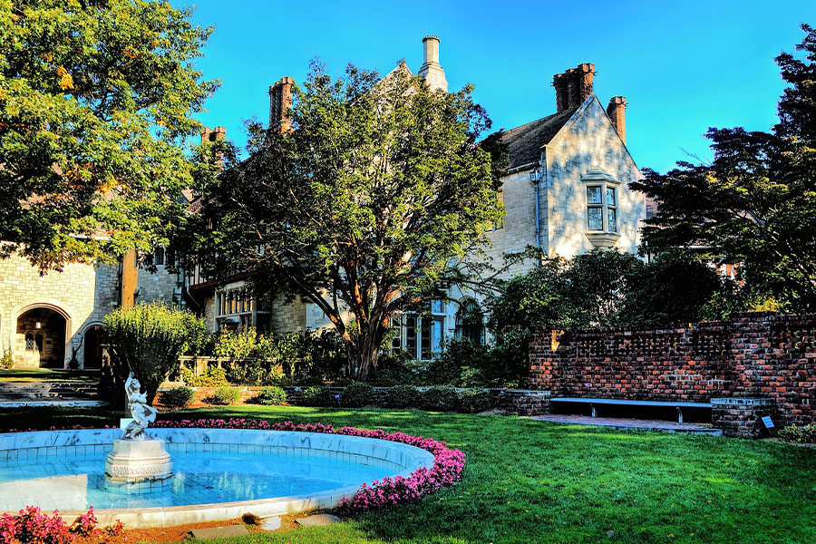 Villa fountain garden