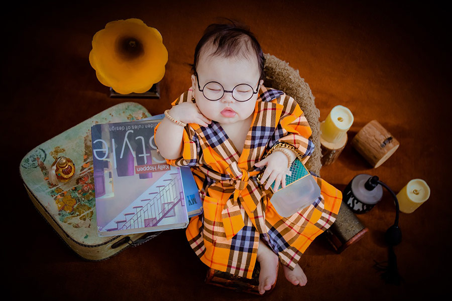 Newborn bathrobe pictorial
