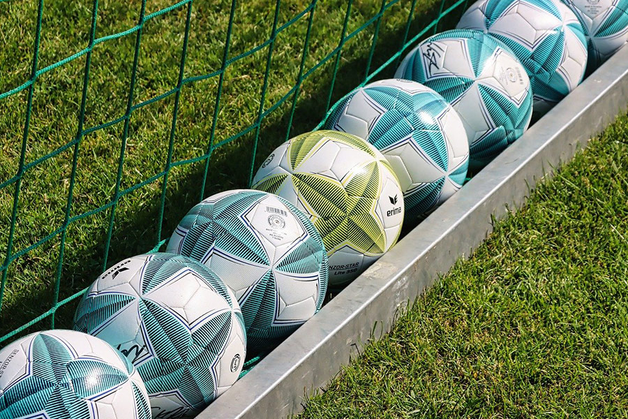 Footballs training balls