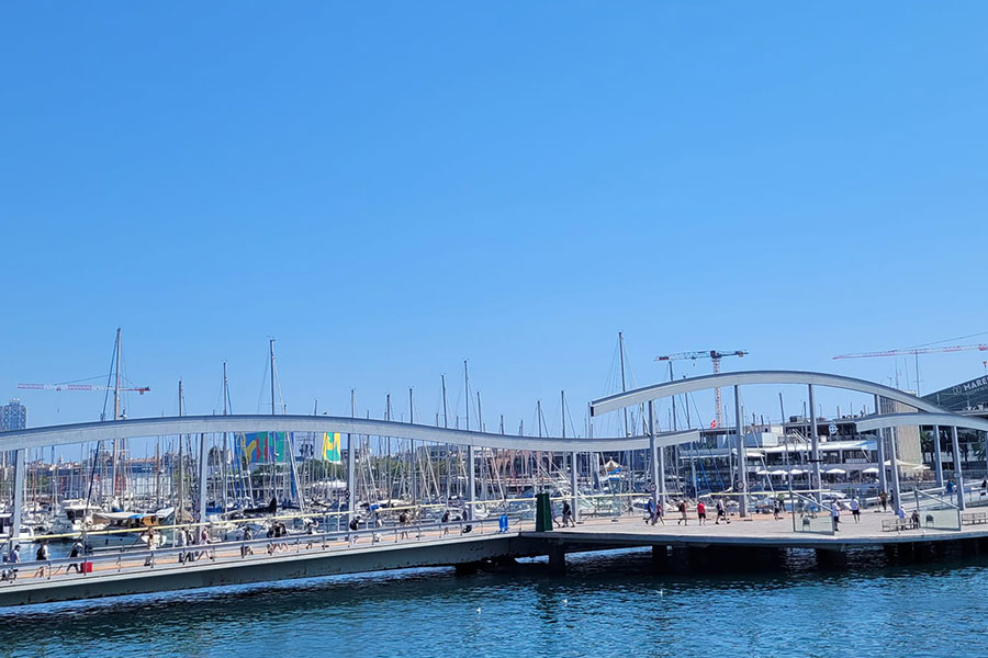 Rambla de amor Barcelona modern bridge