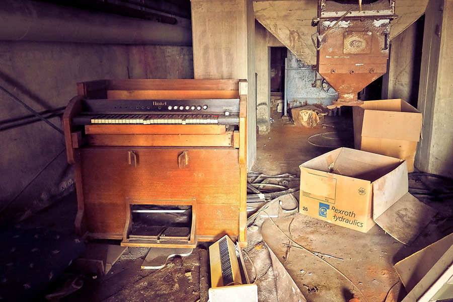 Cellar old basement stuff