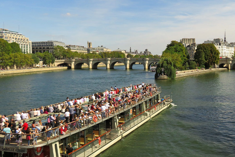 New river Seine Paris river boats