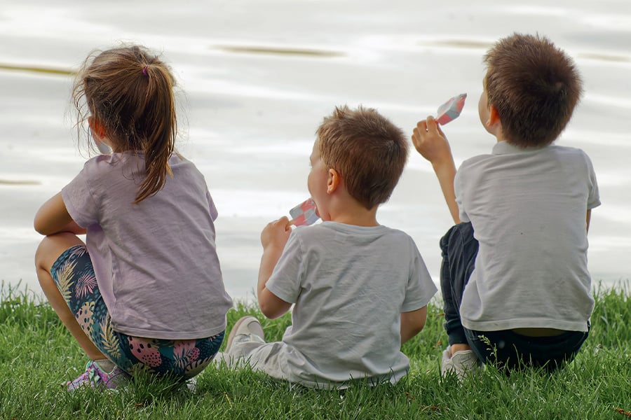 Children eating ice cream