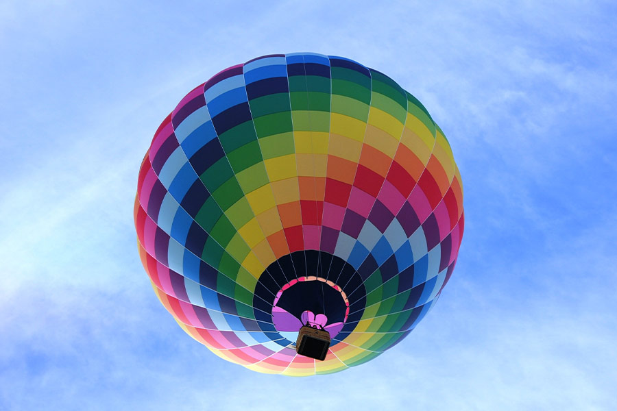Hot air balloon fyling during day time