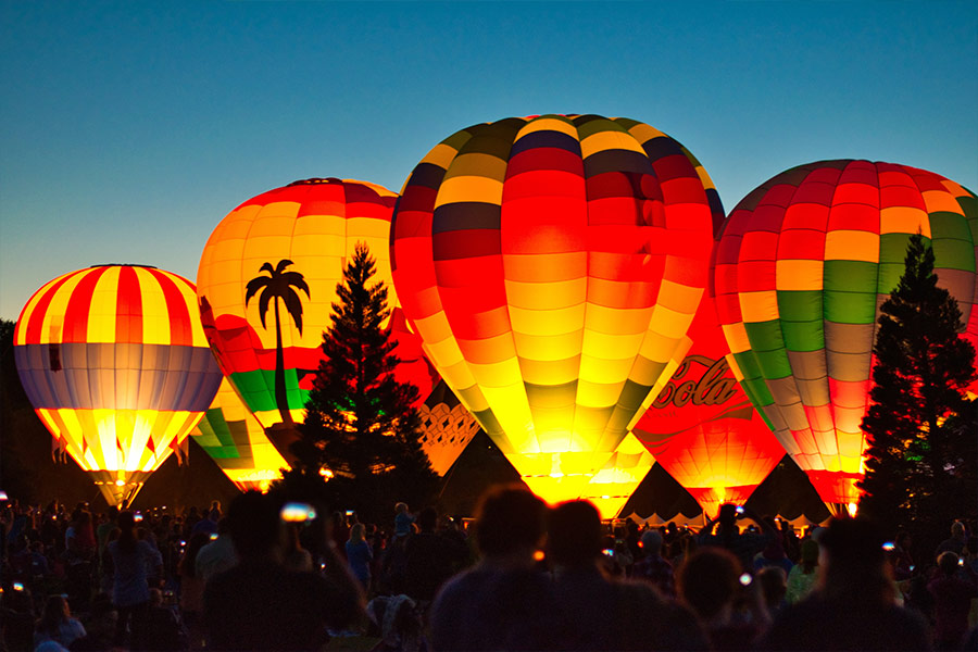 Evening with hot air balloons