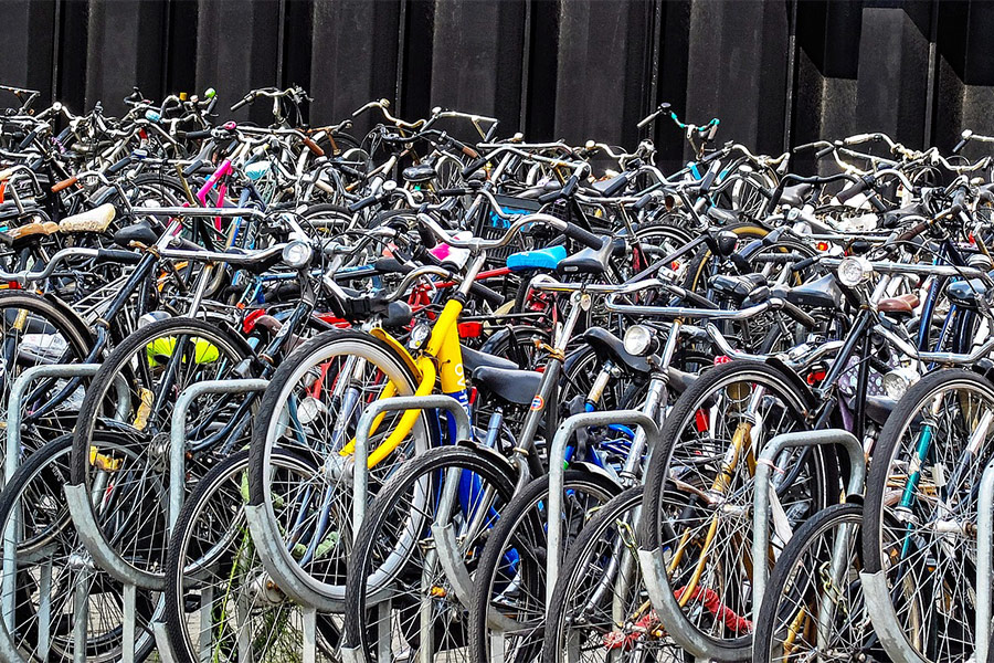 Many bicycle parking station