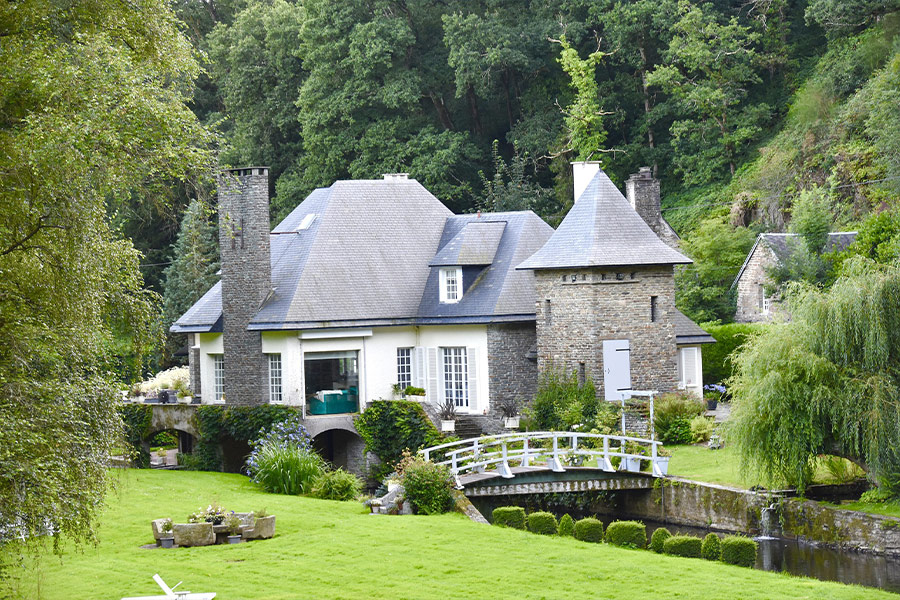 Old mill house dwelling bridge river