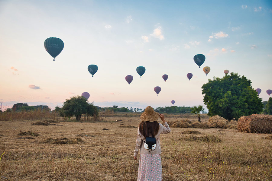Hot air balloons in the field