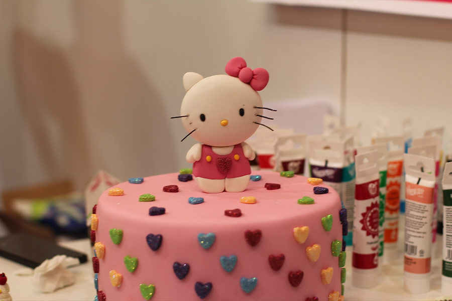 Hello kitty art cake model