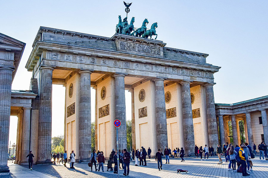 Brand front of the Brandenburg gate