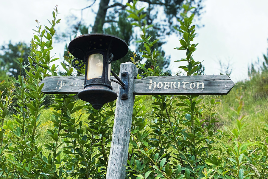Hobbiton and Green Dragon sign