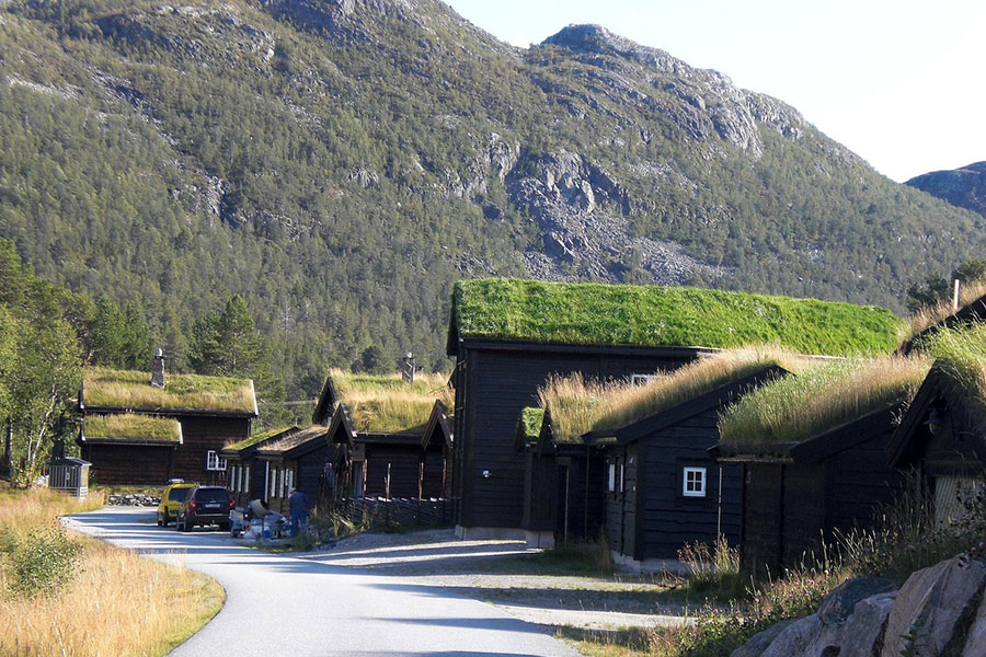 Małe domki wakacyjne w górach w Norwegii