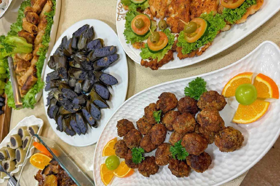 Diferentes tipos de comida deliciosa.