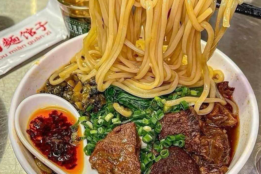 Cuchara de chile para sopa de fideos con carne