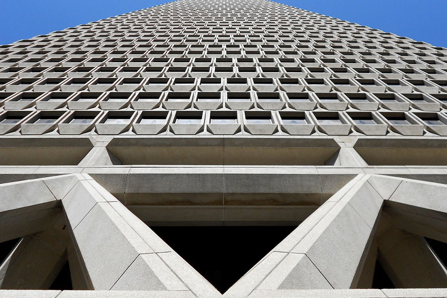 Edificio alto en la ciudad