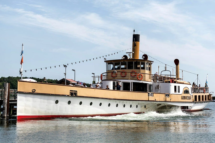 Statek parowy z napędem kołowym