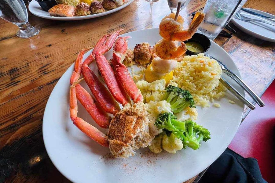 Abendessen mit Krabbenbeinen