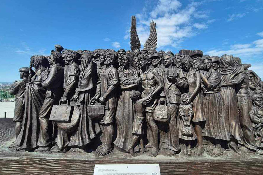 Rzeźby aniołów nieświadomych