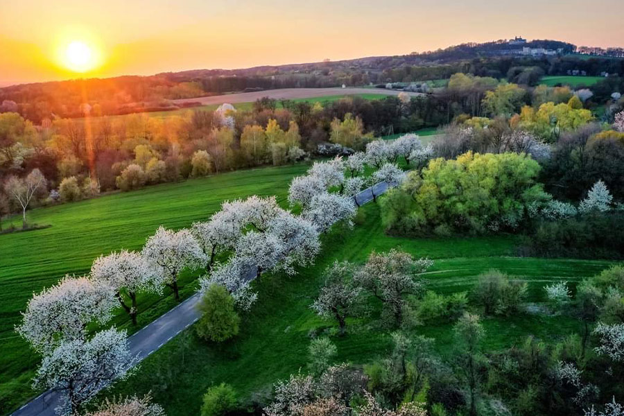 Schöne Landschaft mit Sonnenuntergang