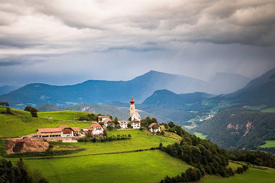 Grüne Naturlandschaftshäuser