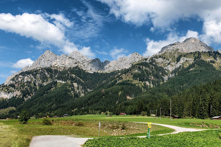 Blick auf die Berge vom Plansee, Österreich