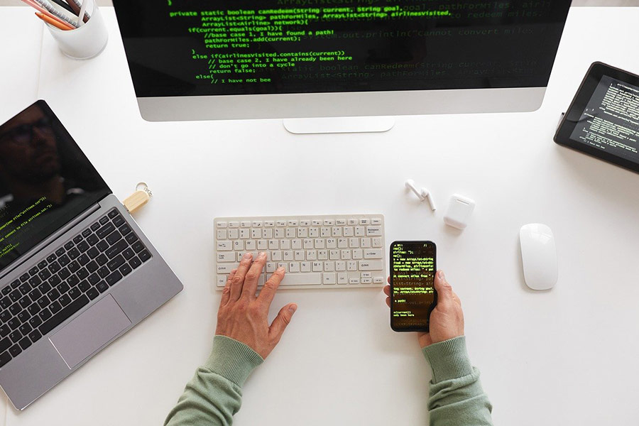 Projekt strony internetowej laptopa biurowego