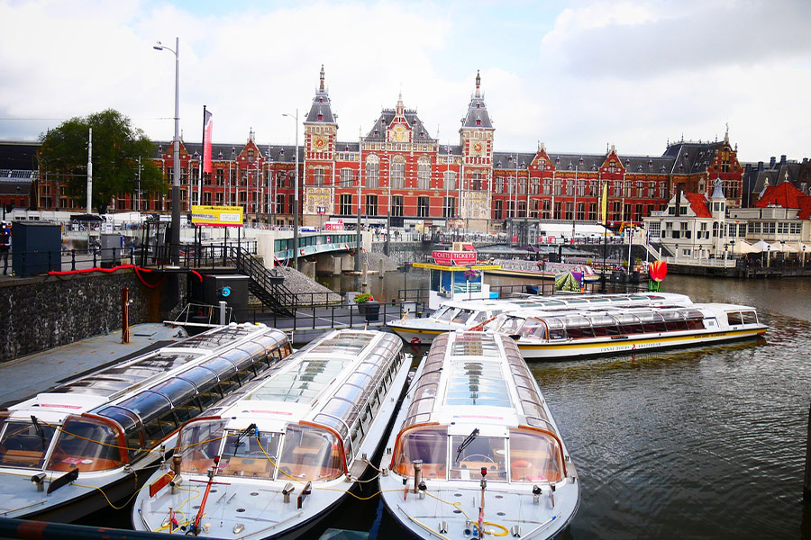 Łodzie wycieczkowe po Amsterdamie