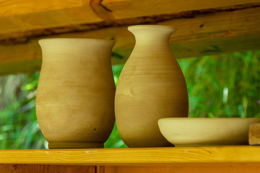 Ceramiczny wazon z glinianą doniczką